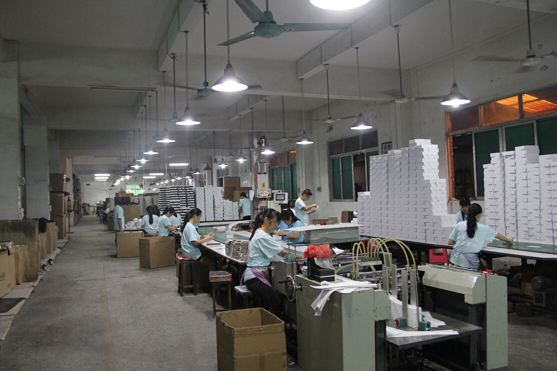 駿業(yè)包裝廠化生產(chǎn)流水線