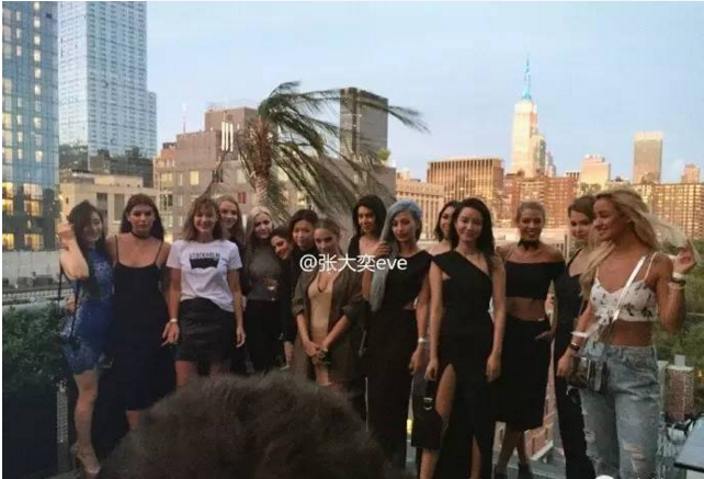 張大奕與網(wǎng)紅合照