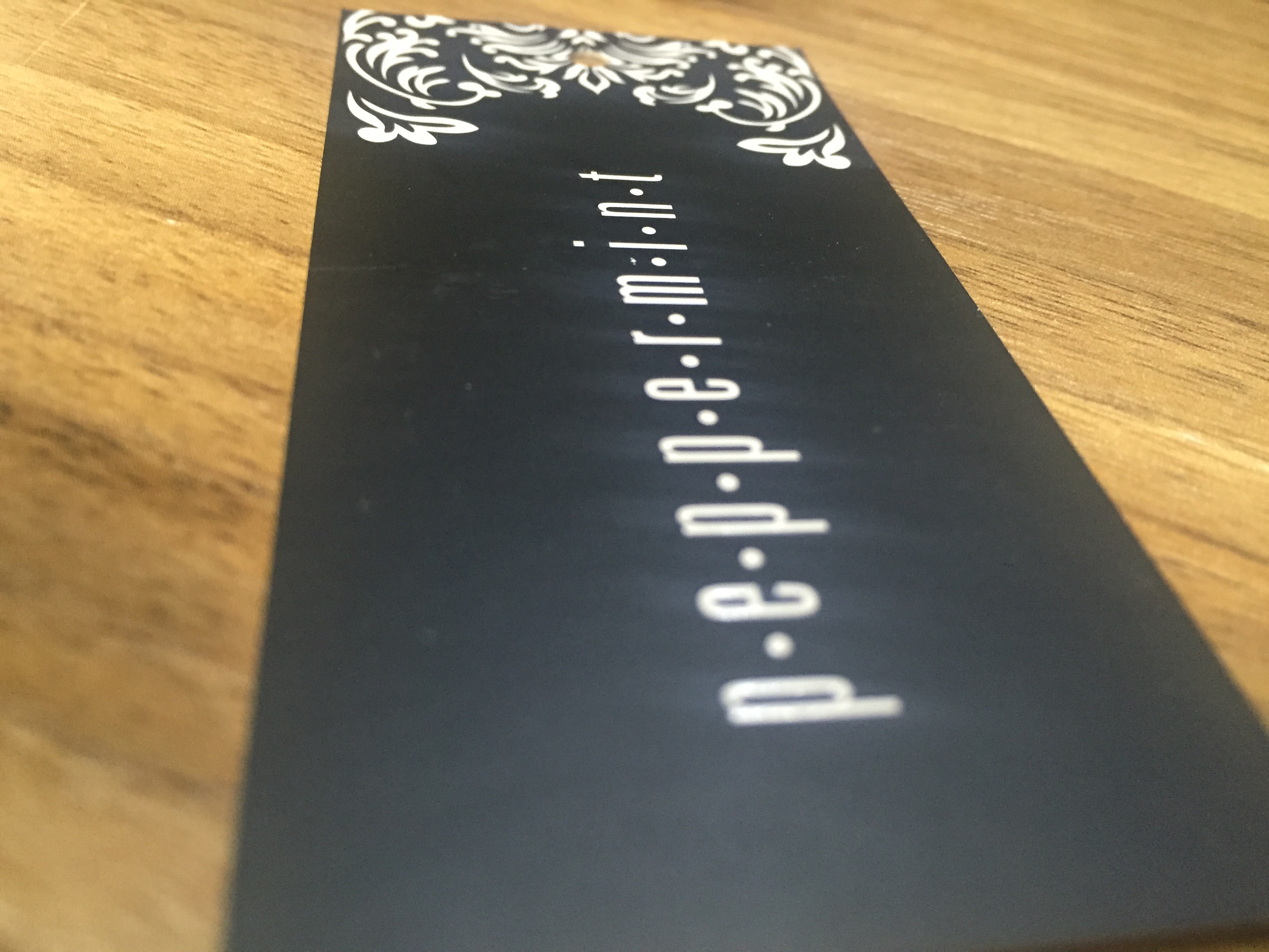 從t恤紙牌工廠回來(lái)的譚師傅，告訴我們他的苦逼經(jīng)歷