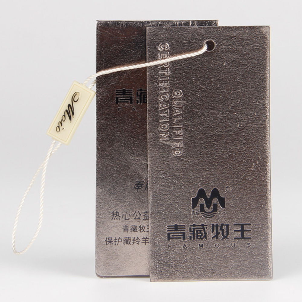 服裝紙牌生產(chǎn)廠家只是工序比普通紙品要少而已 服裝紙牌生產(chǎn)廠家只是工序比普通紙品要少而已